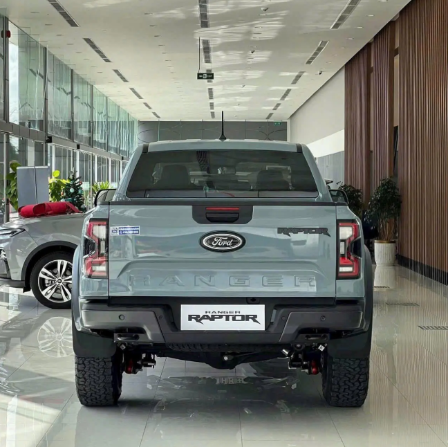 Ford Raptor 2025